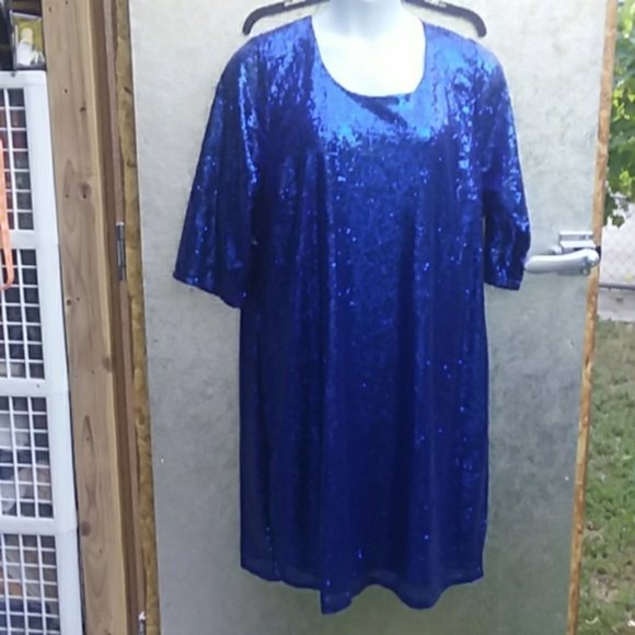 NYE 🎉🥂 Blue Sequined Midi Dress. NWT - Picture 1 of 3